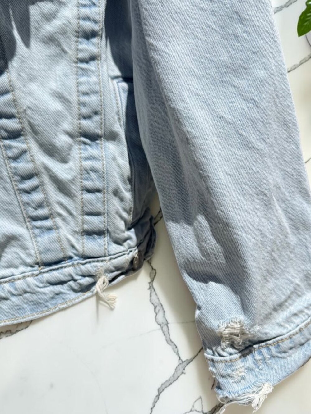 American Eagle Oversized Boyfriend Distressed Jean Jacket Women’s Size Large - Picture 4 of 7